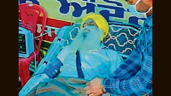 Jagjit Singh Dallewal at Khanauri protest site on Saturday. (HT Photo)