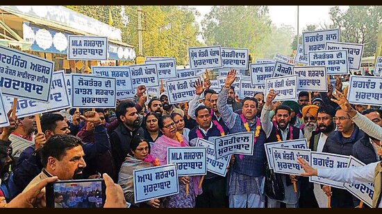 Members of opposition parties during a protest in Machhiwara on Saturday. (HT Photo)