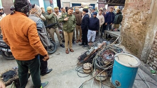 Şiddet olaylarından haftalar sonra Sambhal'da saldırılara ve elektrik hırsızlığına karşı düzenlenen protestolar tartışmalara yol açıyor