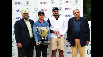(L t o R) CGC president Ravibir Singh Grewal, winner Anshul Mishra, runner-up Varun Muthappa and CGC captain Rohit Singh Dagar after the prize distribution ceremony. (Kesha Singh/HT)