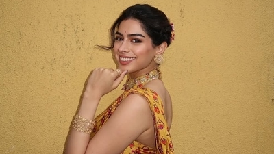 Khushi Kapoor's yellow printed saree is from the shelves of the designer clothing label Drishti and Zahabia. It is worth <span class='webrupee'>₹</span>23,300. Khushi Kapoor's yellow printed saree is from the shelves of the designer clothing label Drishti and Zahabia. It is worth <span class='webrupee'>₹</span>23,300.