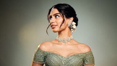 Khushi Kapoor's green lehenga from Aaliyah Kashyap's wedding is not your typical bridesmaid outfit. Khushi Kapoor's green lehenga from Aaliyah Kashyap's wedding is not your typical bridesmaid outfit.