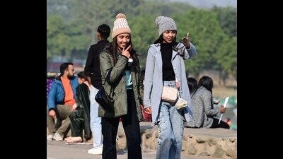 Residents can brace for more frigid days ahead as along with warnings of biting cold wave in coming days, Chandigarh is also likely to experience foggy weather. (Keshav Singh/HT) Residents can brace for more frigid days ahead as along with warnings of biting cold wave in coming days, Chandigarh is also likely to experience foggy weather. (Keshav Singh/HT)