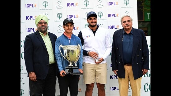 (L t o R) CGC president Ravibir Singh Grewal, winner Anshul Mishra, runner-up Varun Muthappa and CGC captain Rohit Singh Dagar after the prize distribution ceremony. (Kesha Singh/HT)