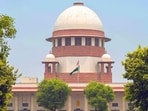 The Supreme Court, however, asked the Karnataka High Court not to proceed with the hearing on the petitions filed by e-commerce giants.