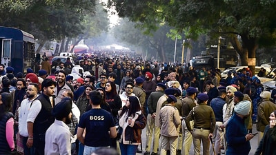 Compared to direct access for judges, regular concert-goers battled traffic barricades set up by police and long wait times in serpentine queues outside the concert venue in Sector 34, Chandigarh. (Ravi Kumar/HT) Compared to direct access for judges, regular concert-goers battled traffic barricades set up by police and long wait times in serpentine queues outside the concert venue in Sector 34, Chandigarh. (Ravi Kumar/HT)