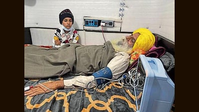 Farmer leader Jagjeet Dallewal at the Khanauri (Punjab-Haryana) border on Monday as his fast-unto-death entered the 21st day. (HT Photo) Farmer leader Jagjeet Dallewal at the Khanauri (Punjab-Haryana) border on Monday as his fast-unto-death entered the 21st day. (HT Photo)