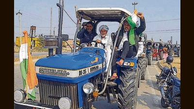 Farmers during a tractor march from Kisan Chowk in Kalayat town to the subdivisional magistrate’s office in Kaithal to submit a memorandum of demands on Monday. (Manoj Dhaka/HT) Farmers during a tractor march from Kisan Chowk in Kalayat town to the subdivisional magistrate’s office in Kaithal to submit a memorandum of demands on Monday. (Manoj Dhaka/HT)