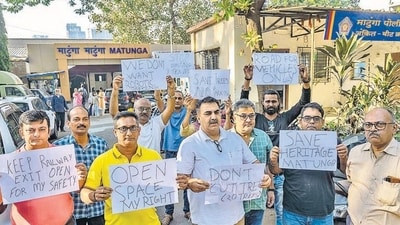 Mumbai, India - Dec. 15, 2024: Matunga Residence is opposing the propose multi-level robotic parking lot outside Maunga Station Central in Mumbai, India, on Sunday, December 15, 2024. (Photo by Satish Bate/ Hindustan Times) (Hindustan Times) Mumbai, India - Dec. 15, 2024: Matunga Residence is opposing the propose multi-level robotic parking lot outside Maunga Station Central in Mumbai, India, on Sunday, December 15, 2024. (Photo by Satish Bate/ Hindustan Times) (Hindustan Times)