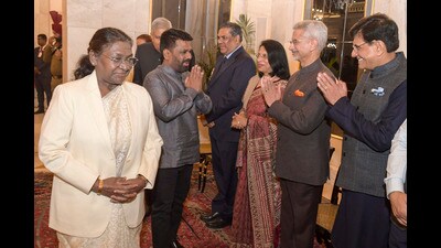 New Delhi: President Droupadi Murmu with Sri Lankan President Anura Kumara Dissanayake during a banquet hosted by her in his honour at Rashtrapati Bhavan, in New Delhi, Monday. (PTI)