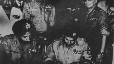 Lieutenant General Jagjit Singh Aurora, general officer commanding-in-chief Eastern Command and Lieutenant General Amir Abdullah Khan Niazi of the Pakistan army during the signing the surrender documents in Decca (now Dhaka) on December 16, 1971. (HT File Photo) Lieutenant General Jagjit Singh Aurora, general officer commanding-in-chief Eastern Command and Lieutenant General Amir Abdullah Khan Niazi of the Pakistan army during the signing the surrender documents in Decca (now Dhaka) on December 16, 1971. (HT File Photo)