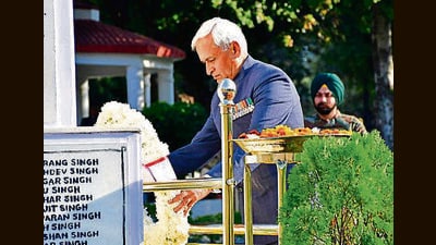 Serving officers and veterans from tricity paid tribute to soldiers who made the supreme sacrifice during the 1971 Indo-Pak War. (HT Photo)