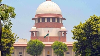The Supreme Court, however, asked the Karnataka High Court not to proceed with the hearing on the petitions filed by e-commerce giants. (HT Photo) The Supreme Court, however, asked the Karnataka High Court not to proceed with the hearing on the petitions filed by e-commerce giants. (HT Photo)