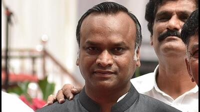 The allegations resurfaced when Priyank Kharge raised the issue in the Karnataka assembly, accusing BY Vijayendra of offering the bribe (Arijit Sen/HT Photo) The allegations resurfaced when Priyank Kharge raised the issue in the Karnataka assembly, accusing BY Vijayendra of offering the bribe (Arijit Sen/HT Photo)