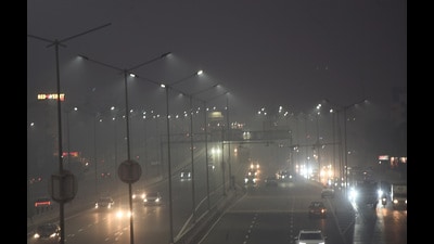 The deterioration in AQI has been the result of unfavourable meteorological conditions in Ghaziabad/Noida region. (Sakib Ali/HT Photo) The deterioration in AQI has been the result of unfavourable meteorological conditions in Ghaziabad/Noida region. (Sakib Ali/HT Photo)