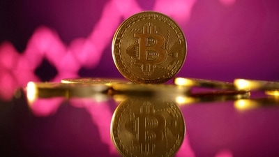 FILE PHOTO: Representation of the bitcoin cryptocurrency and a price chart are seen in this illustration taken October 24, 2023. REUTERS/Dado Ruvic/Illustration/File Photo