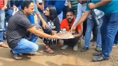 Exactly a year ago, on December 14, 2023, over 500 residents protested by forming a human chain along the Belagere-Panathur stretch. (X/@BalagereConnect) Exactly a year ago, on December 14, 2023, over 500 residents protested by forming a human chain along the Belagere-Panathur stretch. (X/@BalagereConnect)