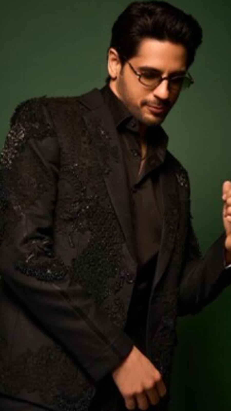 siddhart_malhotra_black