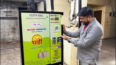 Automatic vending machine for cloth bags installed at Sheetla Mata Mandir. (Parveen Kumar/HT) Automatic vending machine for cloth bags installed at Sheetla Mata Mandir. (Parveen Kumar/HT)