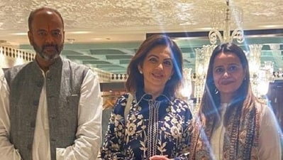 Nita Ambani at a luxury saree store in Bengaluru (Instagram/@angadioninsta) Nita Ambani at a luxury saree store in Bengaluru (Instagram/@angadioninsta)