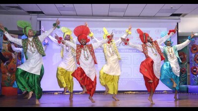 Students performing during the closing ceremony at Police DAV School on Tuesday. (HT Photo)