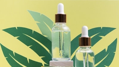 Add tea tree oil serum in your routine to get rid of acne and blemishes. (Freepik) Add tea tree oil serum in your routine to get rid of acne and blemishes. (Freepik)