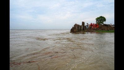 The remains of govt primary school in Barabanki’s Sarsanda village. The school was swept away in a flood. (HT File Photo) The remains of govt primary school in Barabanki’s Sarsanda village. The school was swept away in a flood. (HT File Photo)