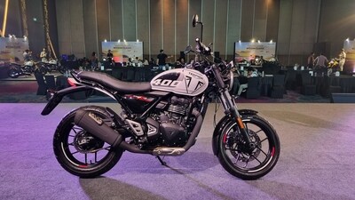 The Triumph Speed T4 is available in three colour options including Pearl Metallic White, Cocktail Wine Red and Phantom Black. The Triumph Speed T4 is available in three colour options including Pearl Metallic White, Cocktail Wine Red and Phantom Black.