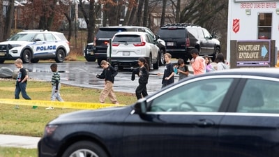 Children prepare to board a bus bound for the reunification center where they'll meet their parents after a shooting at Abundant Life Christian School in Madison, Wisconsin, U.S. December 16, 2024. (REUTERS / Cullen Granzen)