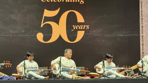 Ustad Amjad Ali Khan with his grandsons Abeer Ali Bangash and Zohaan Ali Bangash (instagram) Ustad Amjad Ali Khan with his grandsons Abeer Ali Bangash and Zohaan Ali Bangash (instagram)