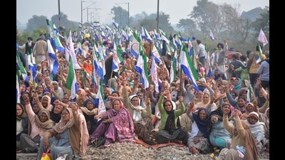 Farmers block railway tracks as part of their state-wide 'Rail Roko' protest at Devidaspura in Amritsar on Wednesday. (Sameer Sehgal/HT) Farmers block railway tracks as part of their state-wide 'Rail Roko' protest at Devidaspura in Amritsar on Wednesday. (Sameer Sehgal/HT)