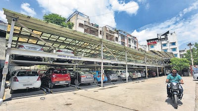 NMCD’s authorised Automatic Multi Level Car parking at Behind Sheila Cinema Paharganj in New Delhi on Friday. (HT Archive) NMCD’s authorised Automatic Multi Level Car parking at Behind Sheila Cinema Paharganj in New Delhi on Friday. (HT Archive)