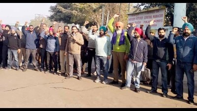 Punjab Roadways Punbus PRTC Contract Workers’ Union staging a rally at Ludhiana gate bus depot on Wednesday. (HT Photo)