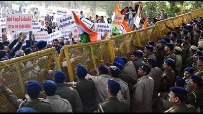Punjab and Haryana units of the Congress protesting against the BJP on Wednesday. (HT Photo)