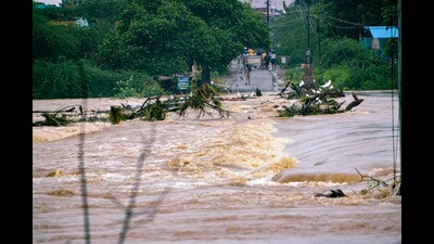 The MPCB has also directed the civic body to obtain a membership in the Common Hazardous Waste Treatment. (HT PHOTO)