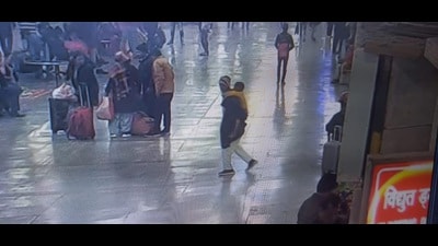The accused, with the child on his back, was caught on CCTV camera at the Charbagh railway station