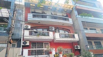 The fire broke out on the second floor flat where the couple lived alone. (HT PHOTO) The fire broke out on the second floor flat where the couple lived alone. (HT PHOTO)