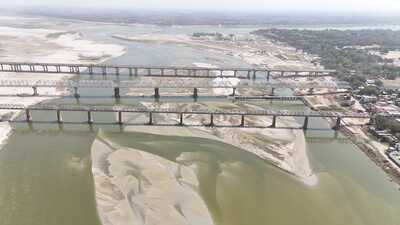 The three streams of Ganga near Sangam before the dredging exercise in Prayagraj. (HT Photo) The three streams of Ganga near Sangam before the dredging exercise in Prayagraj. (HT Photo)