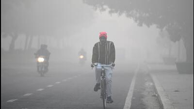 Traffic police said reducing the speed limit is an annual exercise and the reduced limits will remain in effect till February 15, 2025, to reduce fog-related accidents (Sunil Ghosh/HT Photo) Traffic police said reducing the speed limit is an annual exercise and the reduced limits will remain in effect till February 15, 2025, to reduce fog-related accidents (Sunil Ghosh/HT Photo)