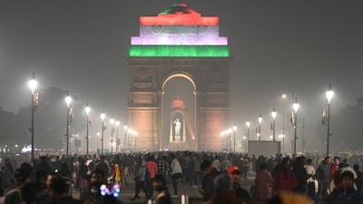 Smog seen engulfed in the late hours of the day amid increase in pollution levels at Kartavya Path in New Delhi, India, on Monday, December 16, 2024. (Sanchit Khanna/ Hindustan Times) Smog seen engulfed in the late hours of the day amid increase in pollution levels at Kartavya Path in New Delhi, India, on Monday, December 16, 2024. (Sanchit Khanna/ Hindustan Times)