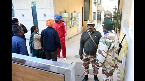 Security personnel outside the premises of an IVF centre in Ludhiana on Wednesday. (Gurpreet Singh/HT)