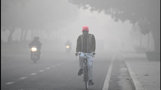 Traffic police said reducing the speed limit is an annual exercise and the reduced limits will remain in effect till February 15, 2025, to reduce fog-related accidents (Sunil Ghosh/HT Photo)