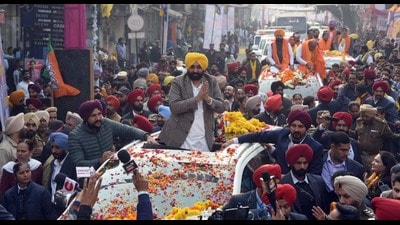 CM Bhagwant Mann during a roadshow in Ludhiana on Thursday. (Gurpreet Singh//HT) CM Bhagwant Mann during a roadshow in Ludhiana on Thursday. (Gurpreet Singh//HT)