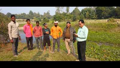 Forest officials on ground in Rehmankheda (Sourced) Forest officials on ground in Rehmankheda (Sourced)