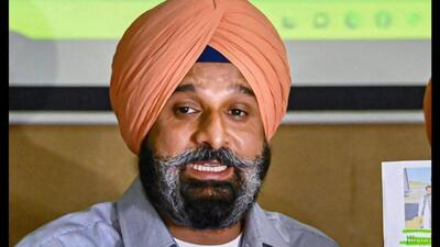 Majithia said the AAP was running the state like the East India Company, siphoning off resources to fund its Delhi assembly election campaign. (HT Photo)