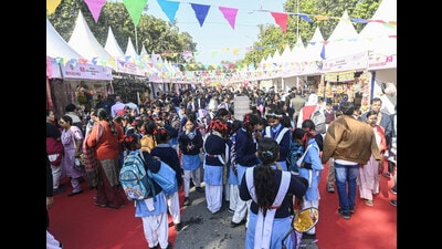 New Delhi, Dec 14 (ANI): School students visit the 22nd Divya Kala Mela, at India Gate in New Delhi on Saturday. (ANI Photo) (Mohd Zakir) New Delhi, Dec 14 (ANI): School students visit the 22nd Divya Kala Mela, at India Gate in New Delhi on Saturday. (ANI Photo) (Mohd Zakir)