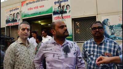 The BJP workers who stormed the Congress office allege that the Congress has insulted Dr Ambedkar. (Bhushan Koyande/HT Photo)