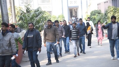 Aspirants coming out of exam centre at Bankipur Girls High School in Patna after appearing in the Assistant Engineer (Civil/Mechanical) Written Competition exam. (Santosh Kumar) Aspirants coming out of exam centre at Bankipur Girls High School in Patna after appearing in the Assistant Engineer (Civil/Mechanical) Written Competition exam. (Santosh Kumar)