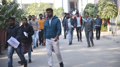 Aspirants coming out of Bankipur Girls High School in Patna where BPSC Assistant Engineer competitive exam was held. Today is second day of the exam. (Santosh Kumar) Aspirants coming out of Bankipur Girls High School in Patna where BPSC Assistant Engineer competitive exam was held. Today is second day of the exam. (Santosh Kumar)