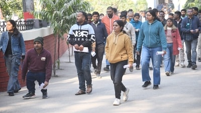 Aspirants at Bankipur Girls High School in Patna where Assistant Engineer (Civil/Mechanical) Written Competition exam Day 2 was held. (Santosh Kumar) Aspirants at Bankipur Girls High School in Patna where Assistant Engineer (Civil/Mechanical) Written Competition exam Day 2 was held. (Santosh Kumar)